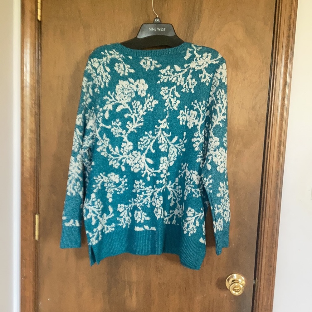 Last Chance ❌ Croft & barrow floral like print w metallic accent sweater 1X - Picture 12 of 13